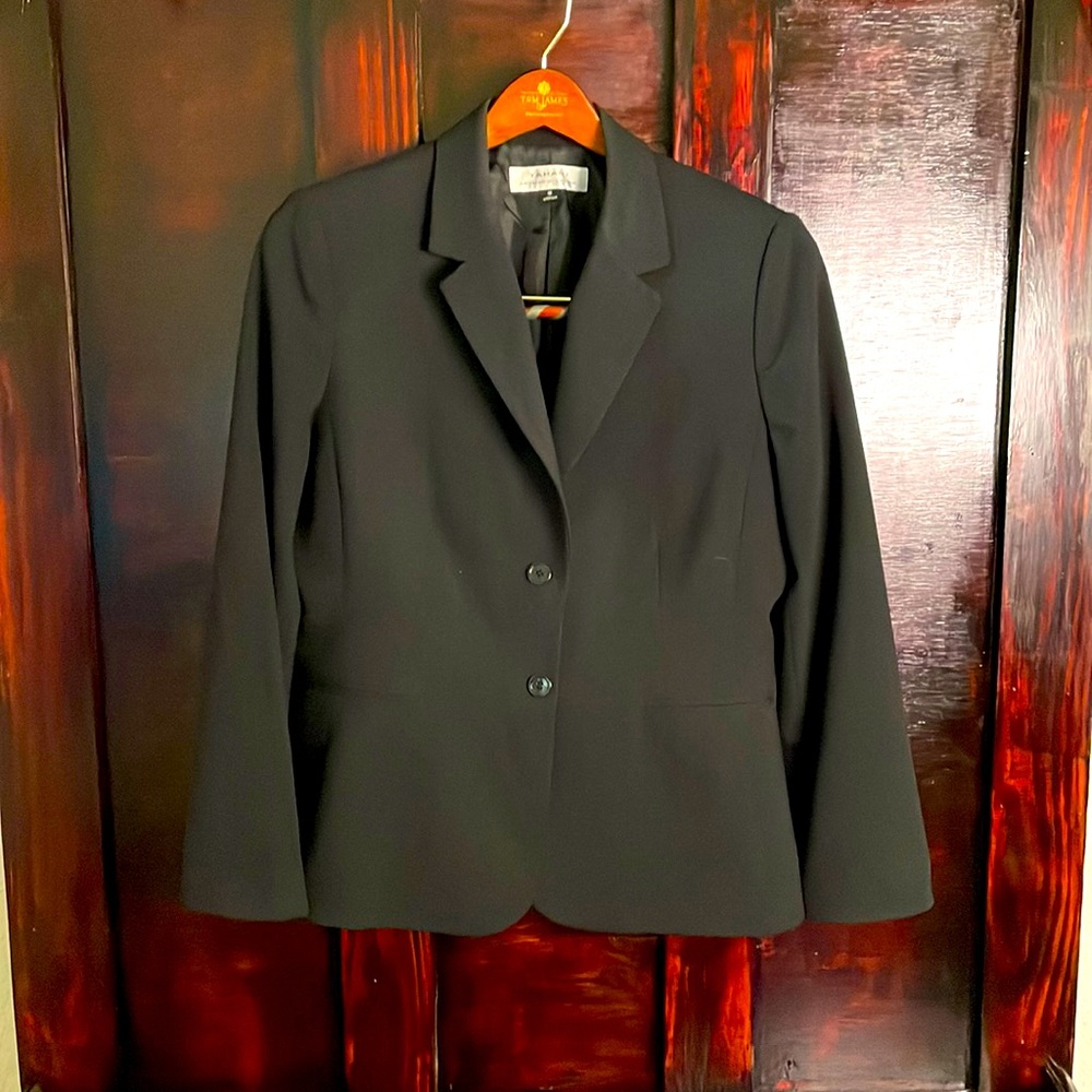 Ladies Tahari black sz 12 suit jacket / blazer - like new